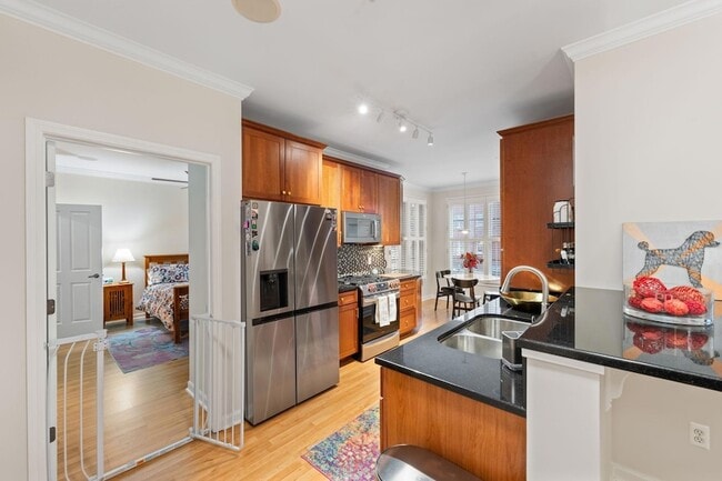 Building Photo - 1008 Portland Ave