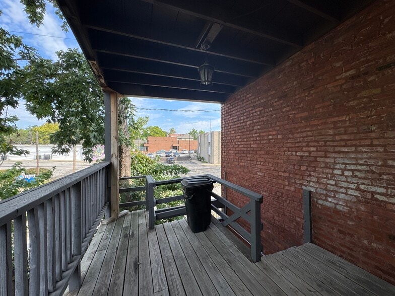 Building Photo - 512 W 39th Ter