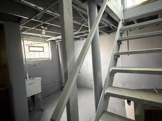 Building Photo - 336 W 29th St