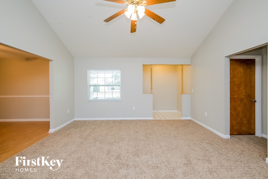 Building Photo - 2416 Timbercreek Loop W