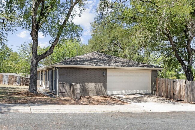 Building Photo - 2904 Northeast Dr