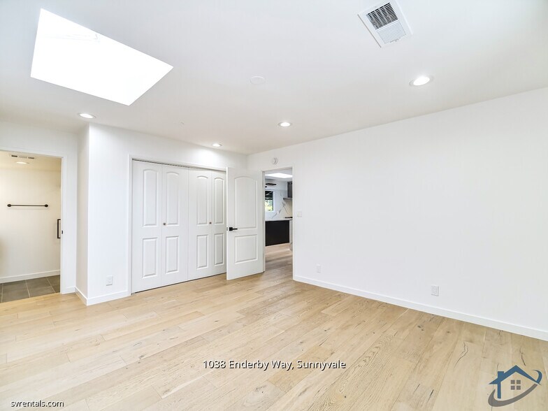 Building Photo - 1038 Enderby Way