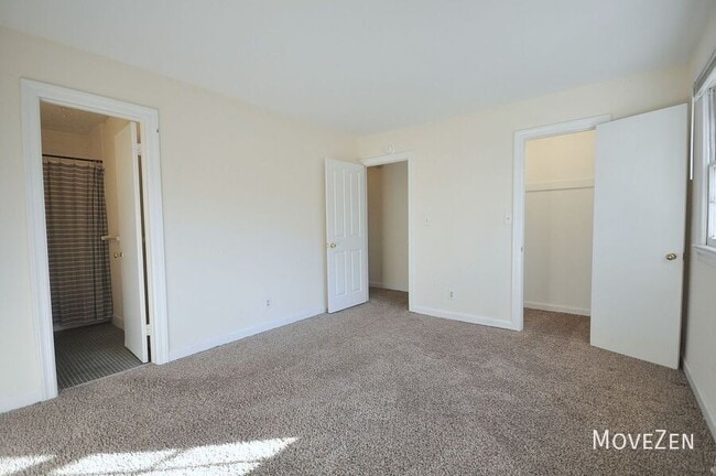 Building Photo - 2841 Tully Square