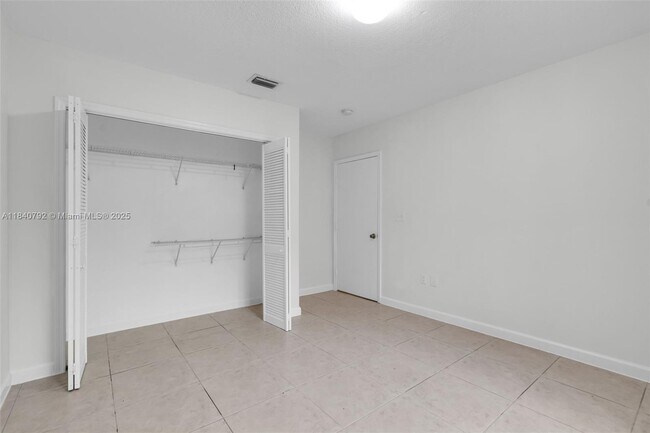 Building Photo - 2817 SW 39th Ave