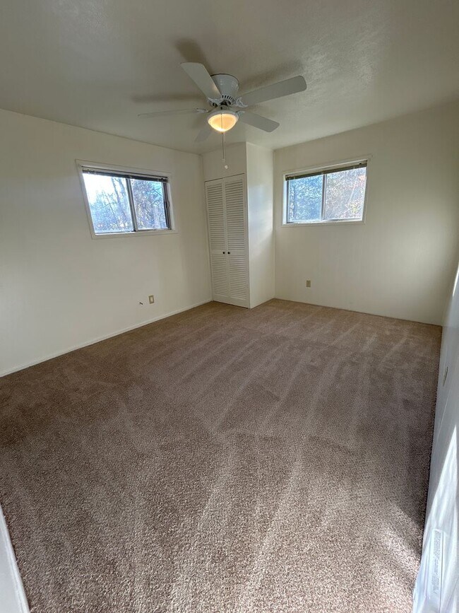 Building Photo - 3 Bedroom 1 Bath House Country Feel with City Access!