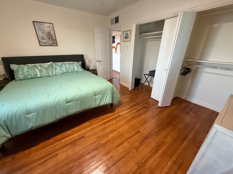 Building Photo - 2924 Piedmont Dr