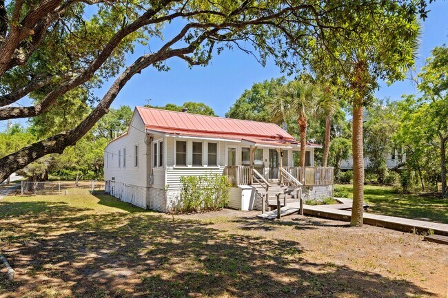 Building Photo - Sullivans Island Historic Charmer