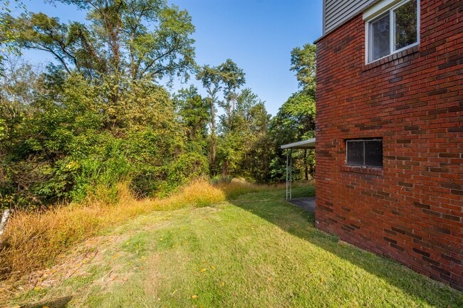 Building Photo - AVAILABLE NOW – Move In Today! NEWLY RENOV...