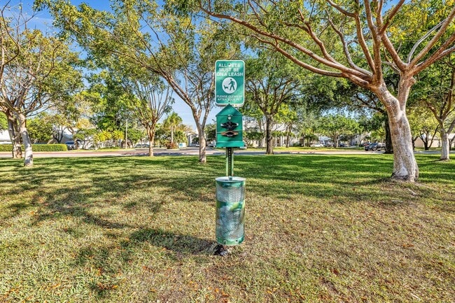 Building Photo - 2850 N Oakland Forest Dr