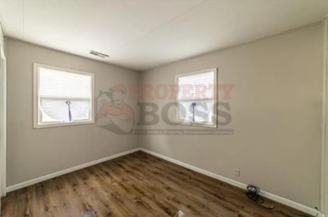 Building Photo - 606 N Calumet Ave