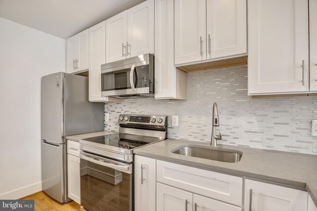 Building Photo - 314 Varnum St NW