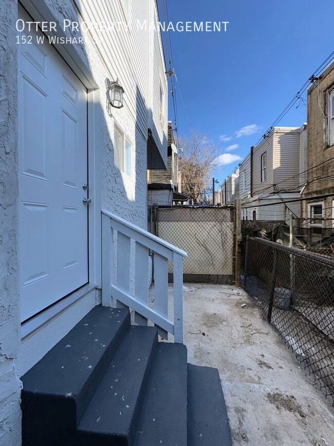 Building Photo - 152 W Wishart St