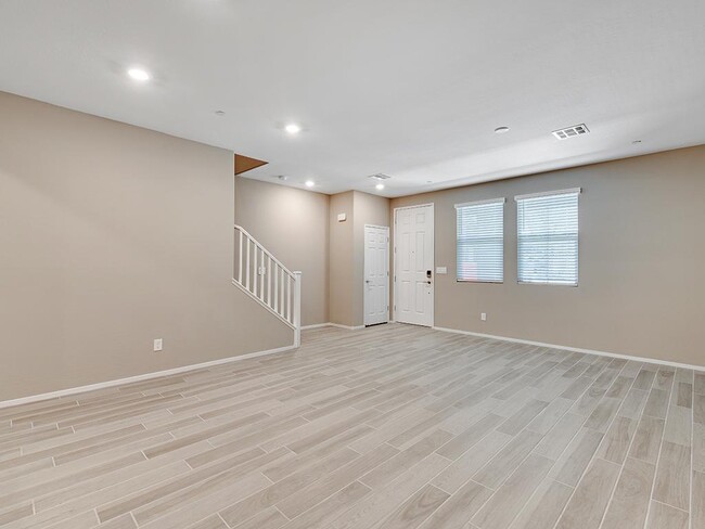 Building Photo - 21 Alamere Falls Dr