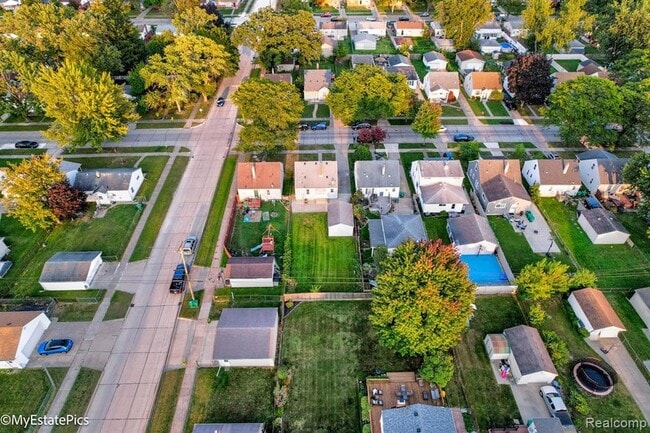 Building Photo - 6151 Helen St