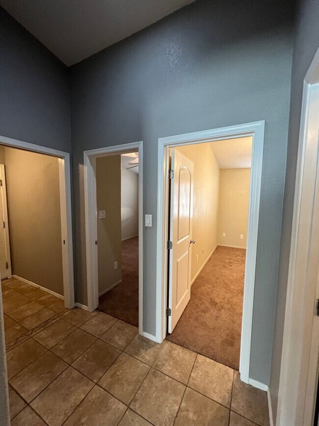 Building Photo - 3 BEDROOM HOME IN ARABY CROSSING!