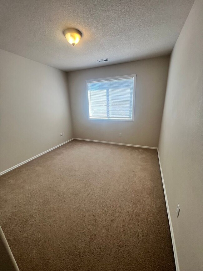 Building Photo - 863 SE Bayshore Cir