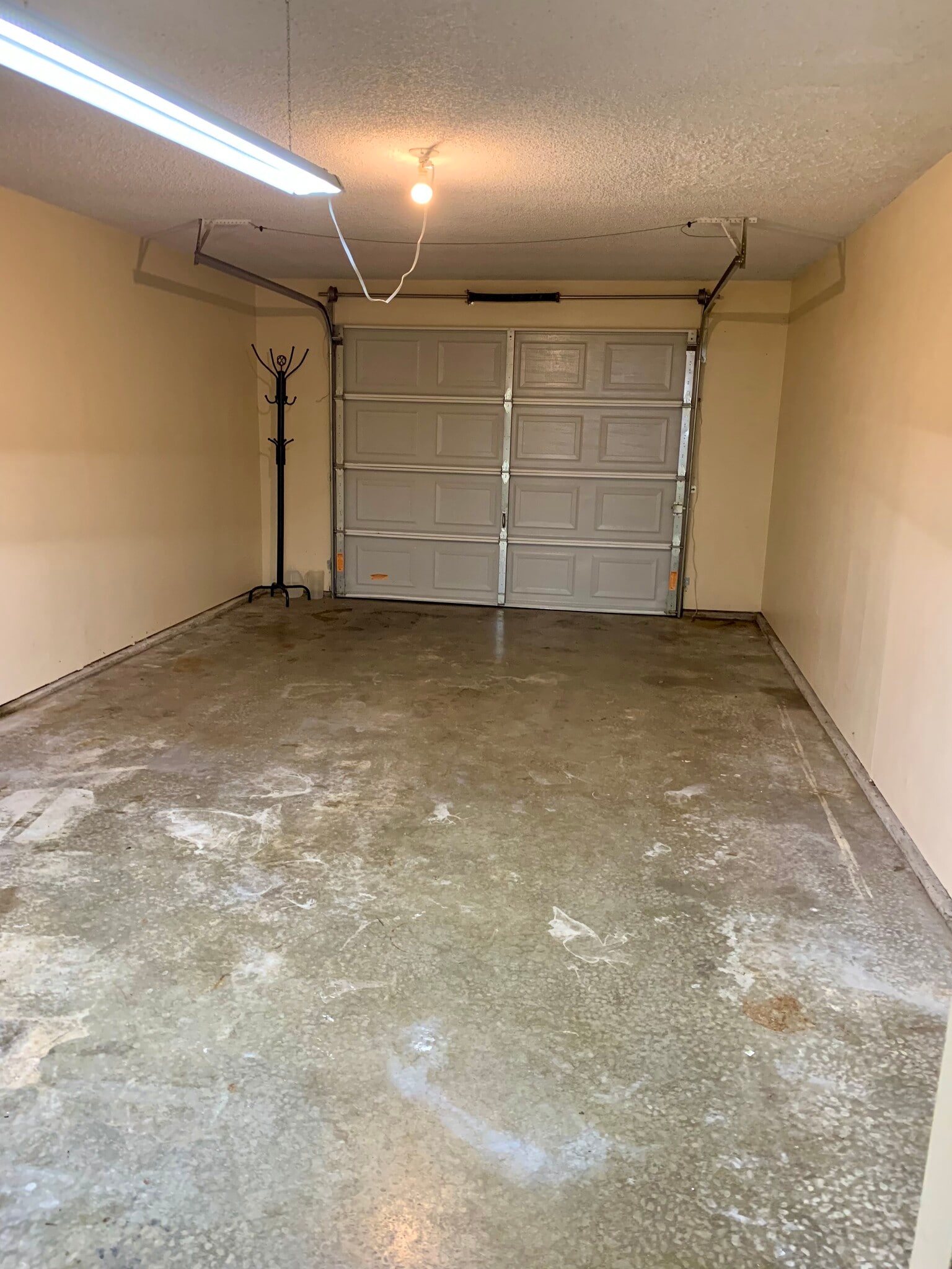 Building Photo - 503 E 5th Plz