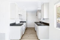 Building Photo - Move in Special $500 Deposit and One Month...