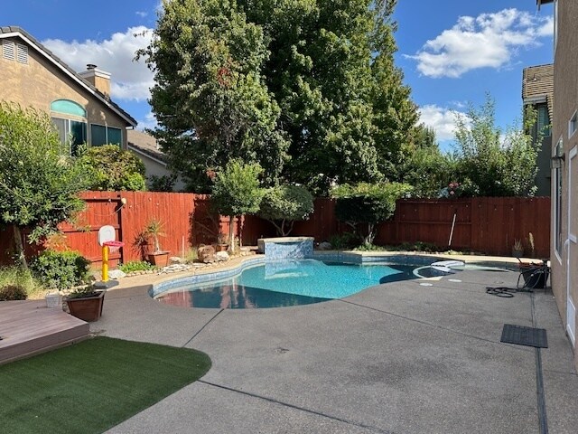 Building Photo - Lodi 4 Bedroom 3 Bathrom Home with a Pool