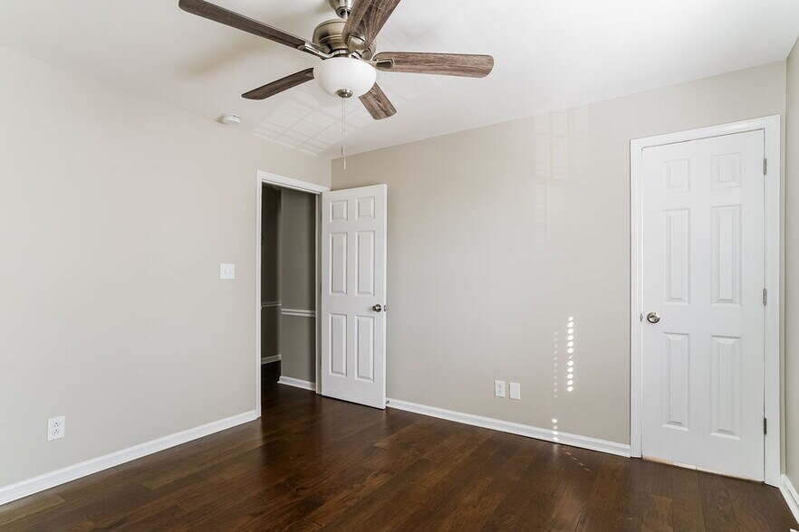 Building Photo - 7329 N Thorncliff Pl