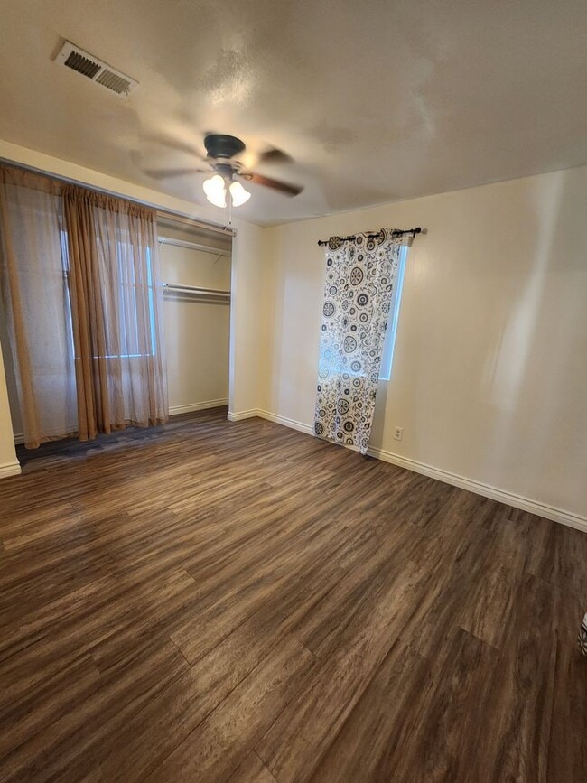 Building Photo - El Cajon: 1 Bedroom Cottage with HUGE Yard...