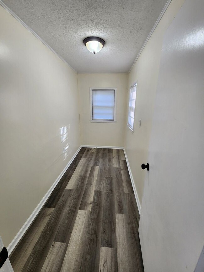 Building Photo - Beautiful remodeled 3BR, 1.5 Bth with garage and fenced backyard with newer stainless appliances