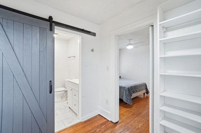 Building Photo - 2 Bed 2 Bath in Oakley!