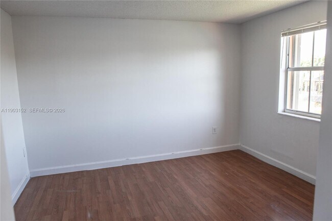 Building Photo - 985 NW 132nd Ct