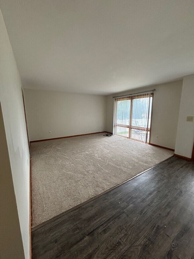 Building Photo - 6463 Wells Dr