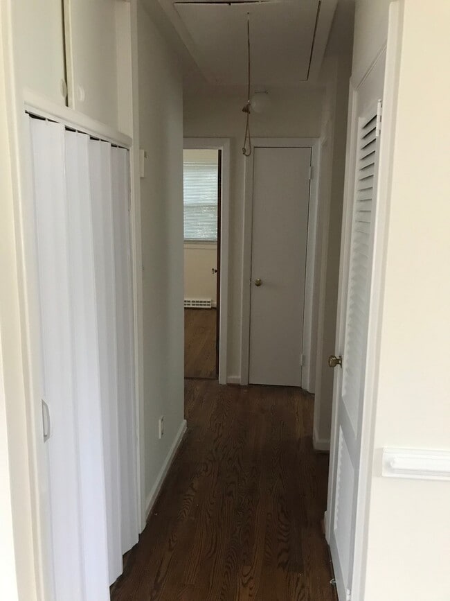 Building Photo - --  AVAILABLE IMMEDIATELY  -- 3 BR / 1 BA West End Home, Fenced in Backyard. Available Immediately!