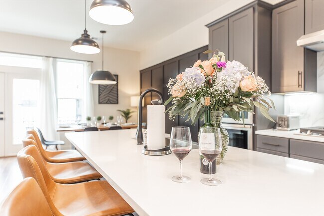 Building Photo - 605 Middle St