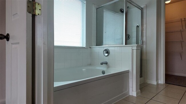 Building Photo - 100 Maplewood S