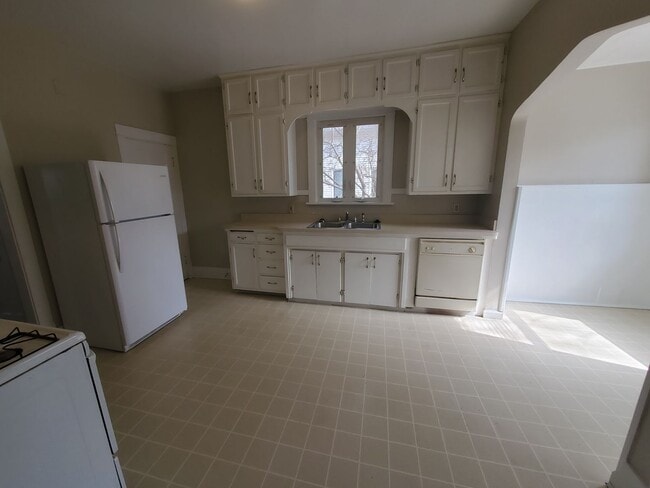 Building Photo - 3 bedroom house in Moline