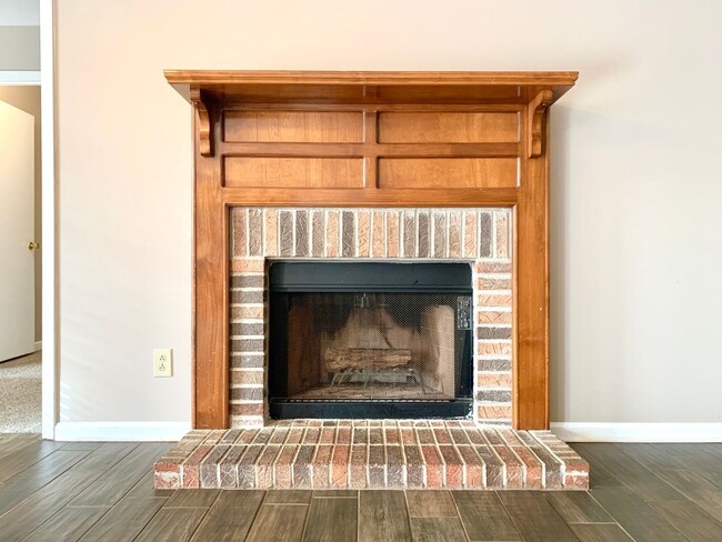 Building Photo - 3310 Mallard Dr