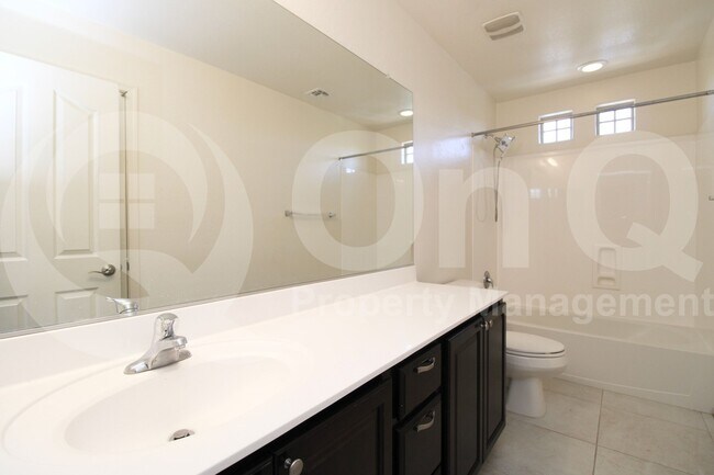 Building Photo - 1819 W Bonanza Dr