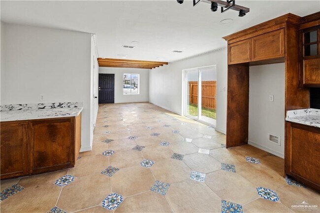 Building Photo - 1412 Karen Dr