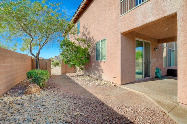 Building Photo - Spacious 5-Bedroom, 2 Story Pool Home in G...