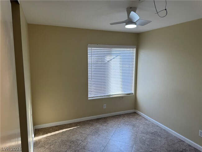 Building Photo - 1390 Hialeah Dr