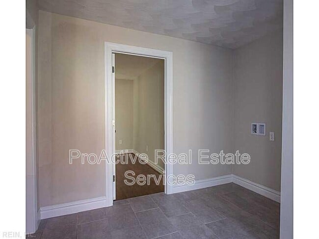 Building Photo - 4814 Killam Ave