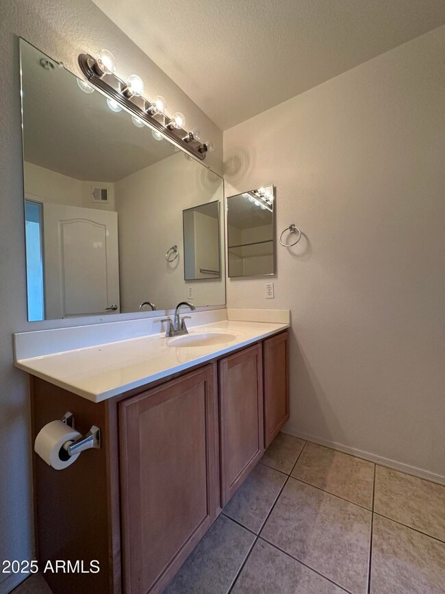 Building Photo - 280 S Evergreen Rd