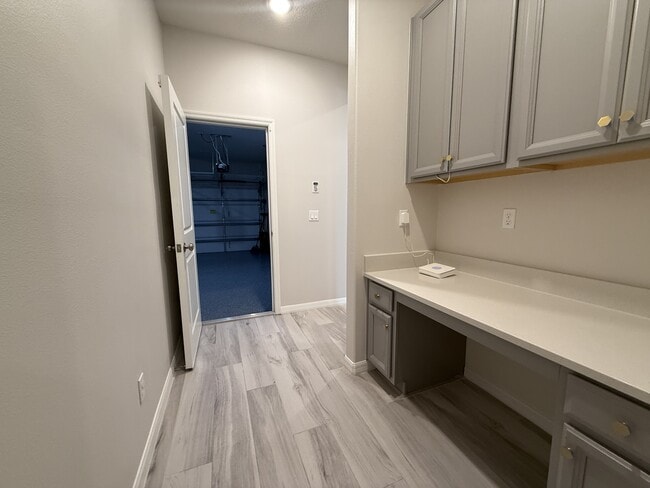 Building Photo - 4753 Ter Blf St