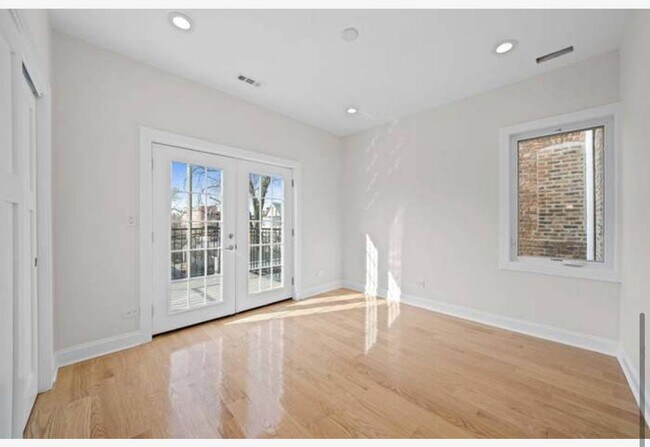 Building Photo - 2811 W Jackson Blvd