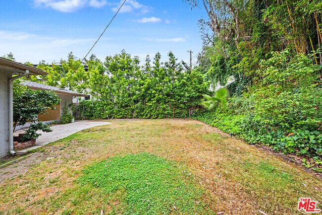 Building Photo - 9512 Duxbury Ln