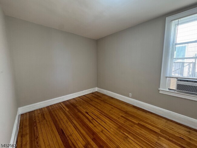 Building Photo - 271 Davis Ave