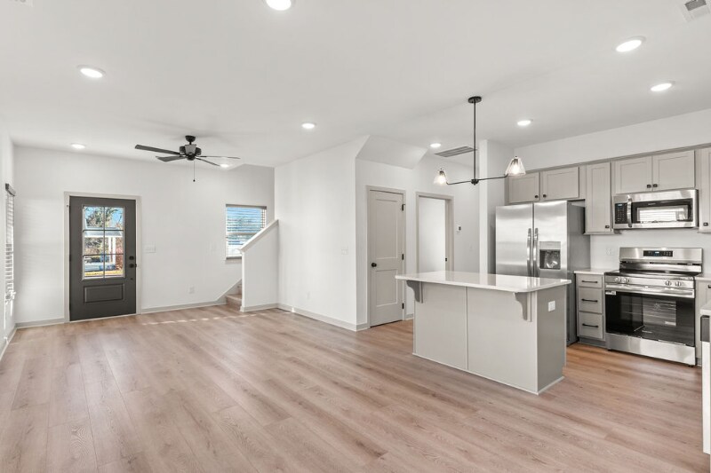 Building Photo - 311 W Broad St