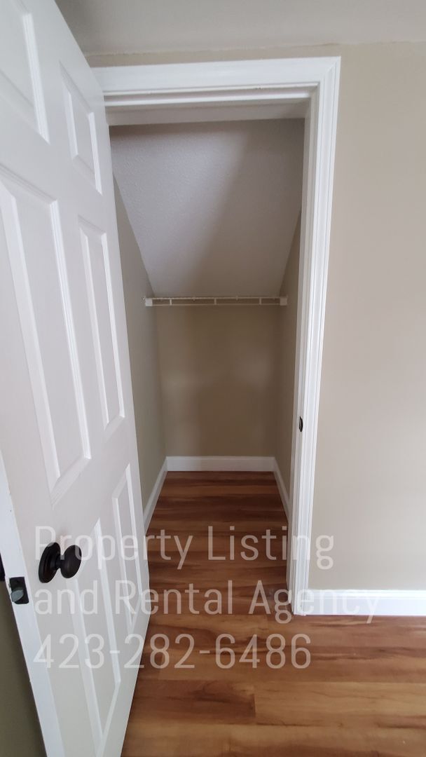 Building Photo - 3 Bedroom 1.5 Baths Townhouse Johnson City,TN