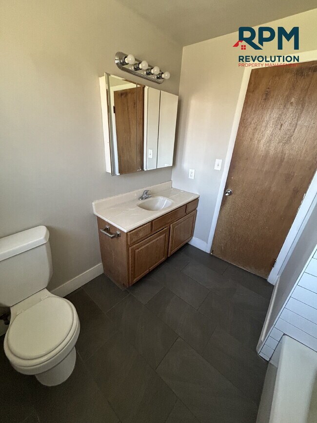 Building Photo - Charming 2-Bed in Washington Terrace