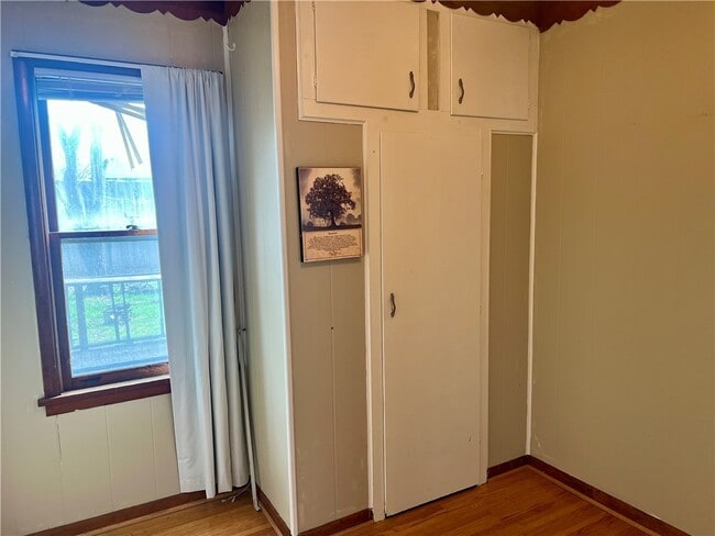 Building Photo - 237 Richard St