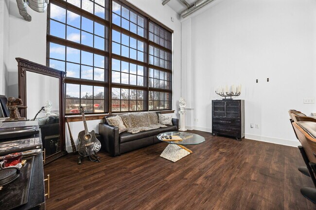 Building Photo - Urban Loft Condo Featuring Stunning Views & Rooftop Entertaining