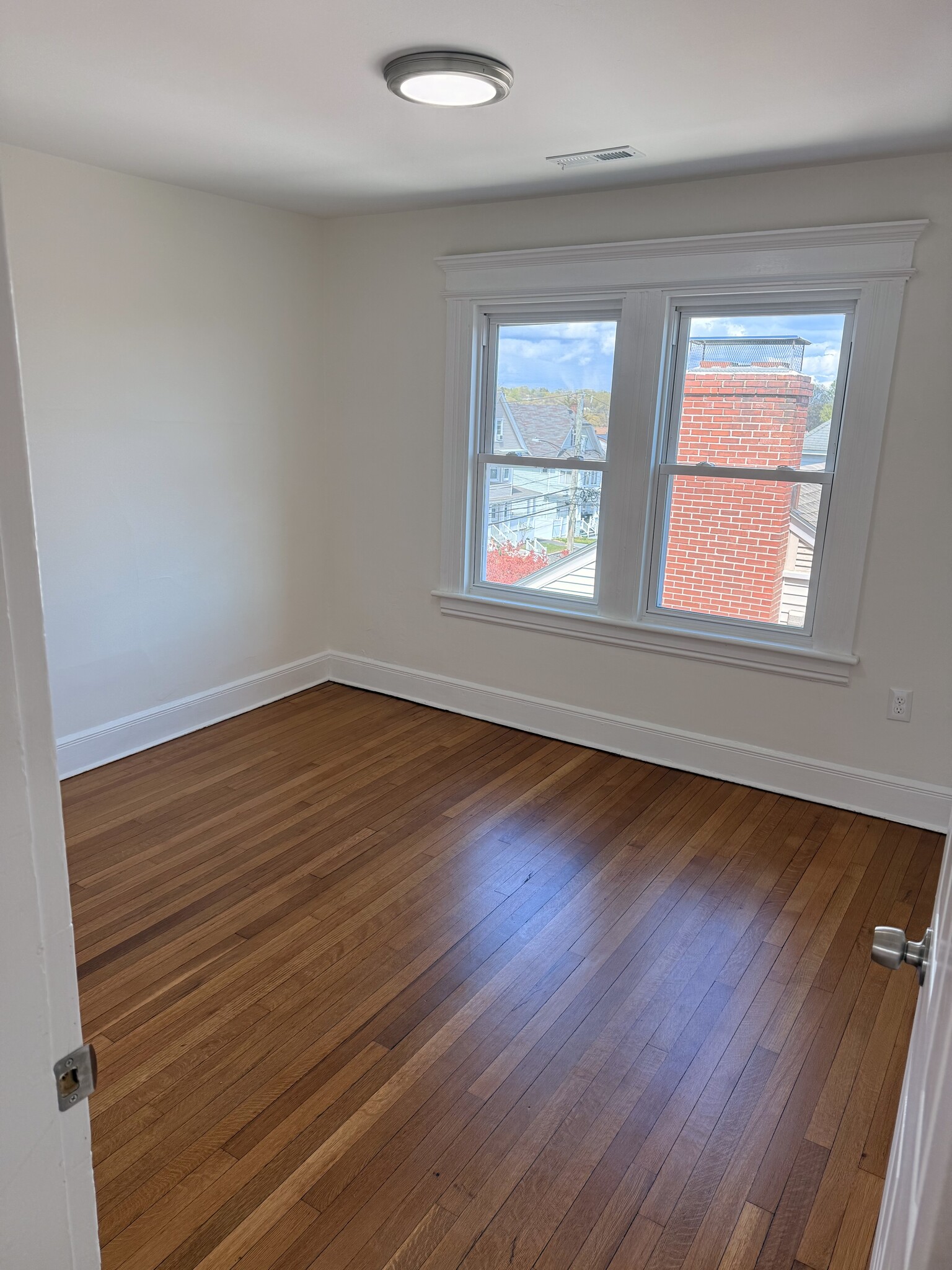 Building Photo - 173 Fairview Ave